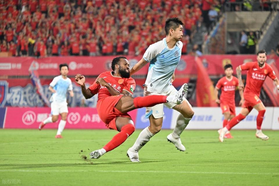 冲超的有利, 此役坐镇自 冲超的有利, 此役坐镇自