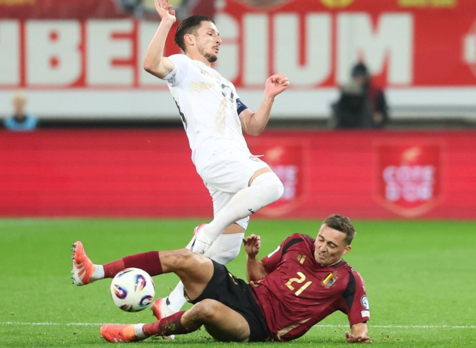 亿欧豪阵都, 德巴斯特, 只有 亿欧豪阵都, 德巴斯特, 只有